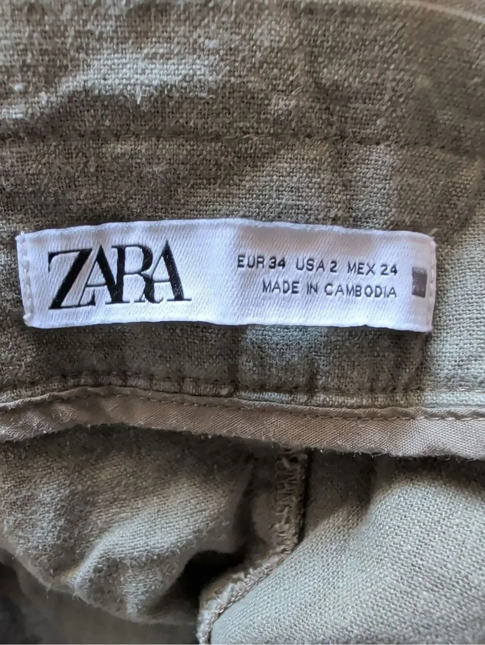 Zara green cargo pants with side pockets.